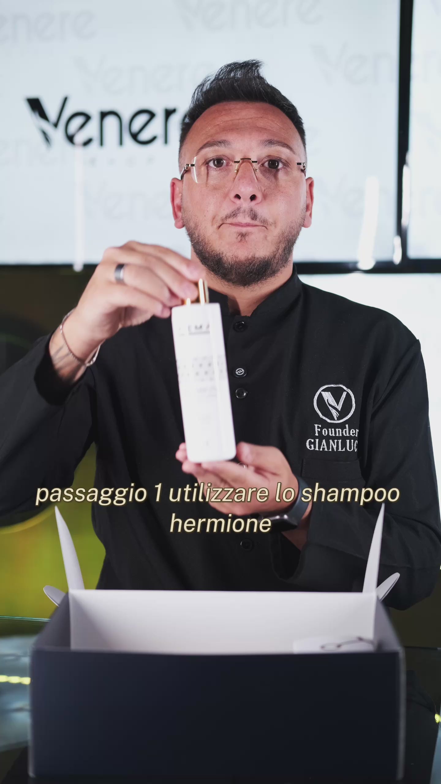 Carica video: Yema - Black Box Allungante con 8 prodotti