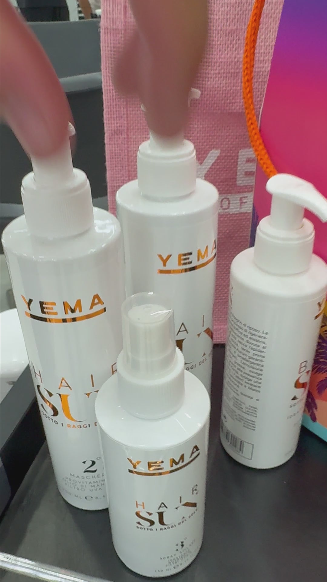 Carica video: Yema - Pacchetto Protezione Solare Hair Sun e Body Sun